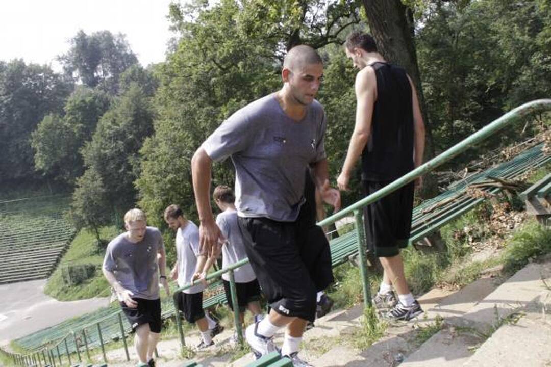 „Žalgirio“ krepšininkai į darbą kibo Ąžuolyne