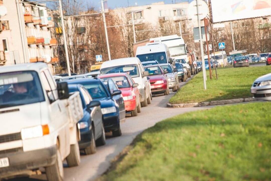 Dėl nutrauktų troleibuso laidų – spūstys K. Baršausko gatvėje
