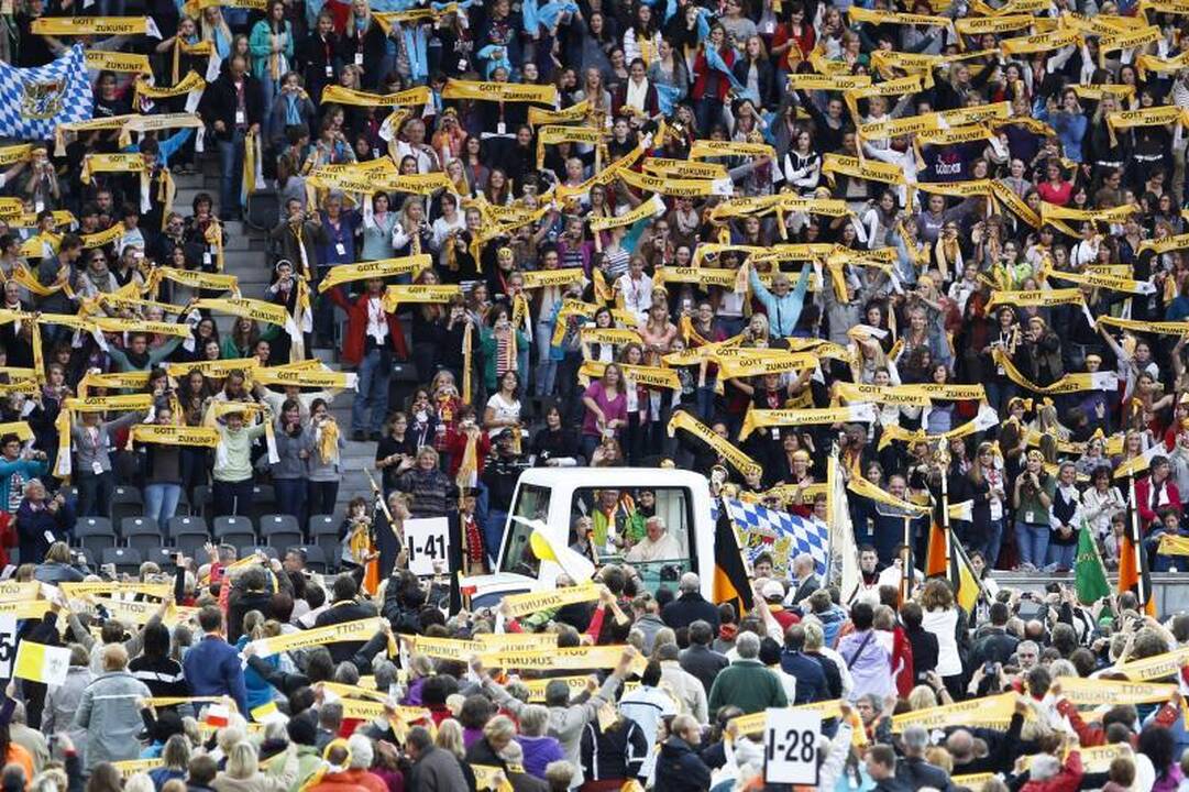 Berlyno stadione popiežius aukojo mišias 70 tūkst. tikinčiųjų miniai