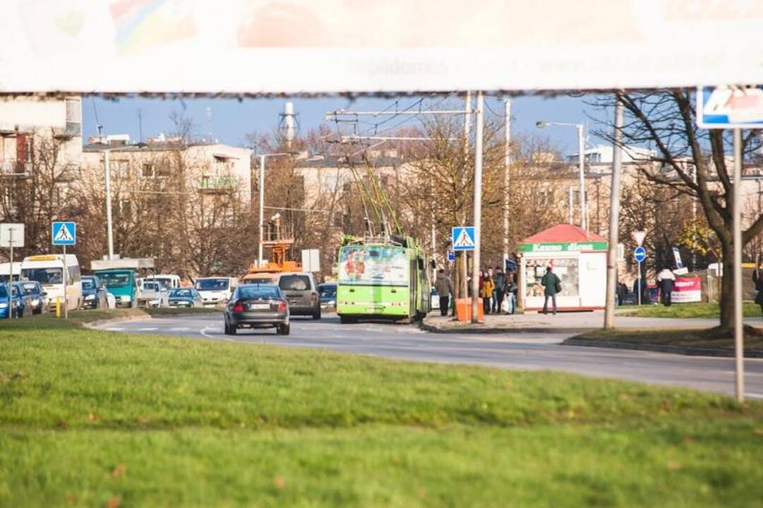 Dėl nutrauktų troleibuso laidų – spūstys K. Baršausko gatvėje