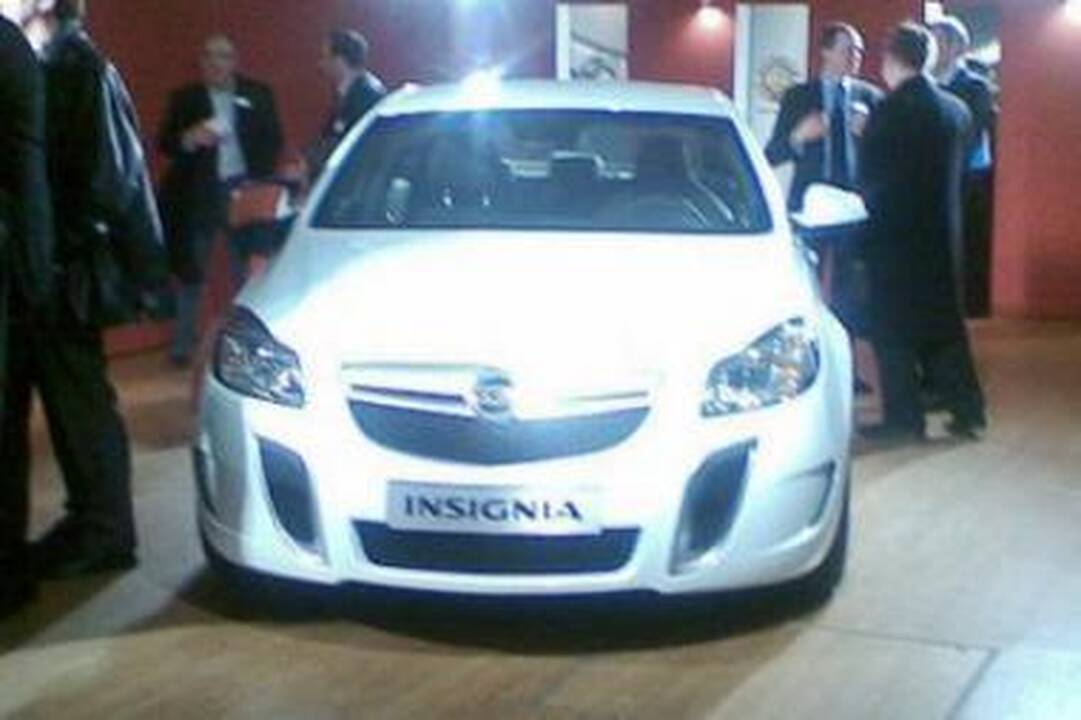 „Opel“ pristatė „Insignia OPC“