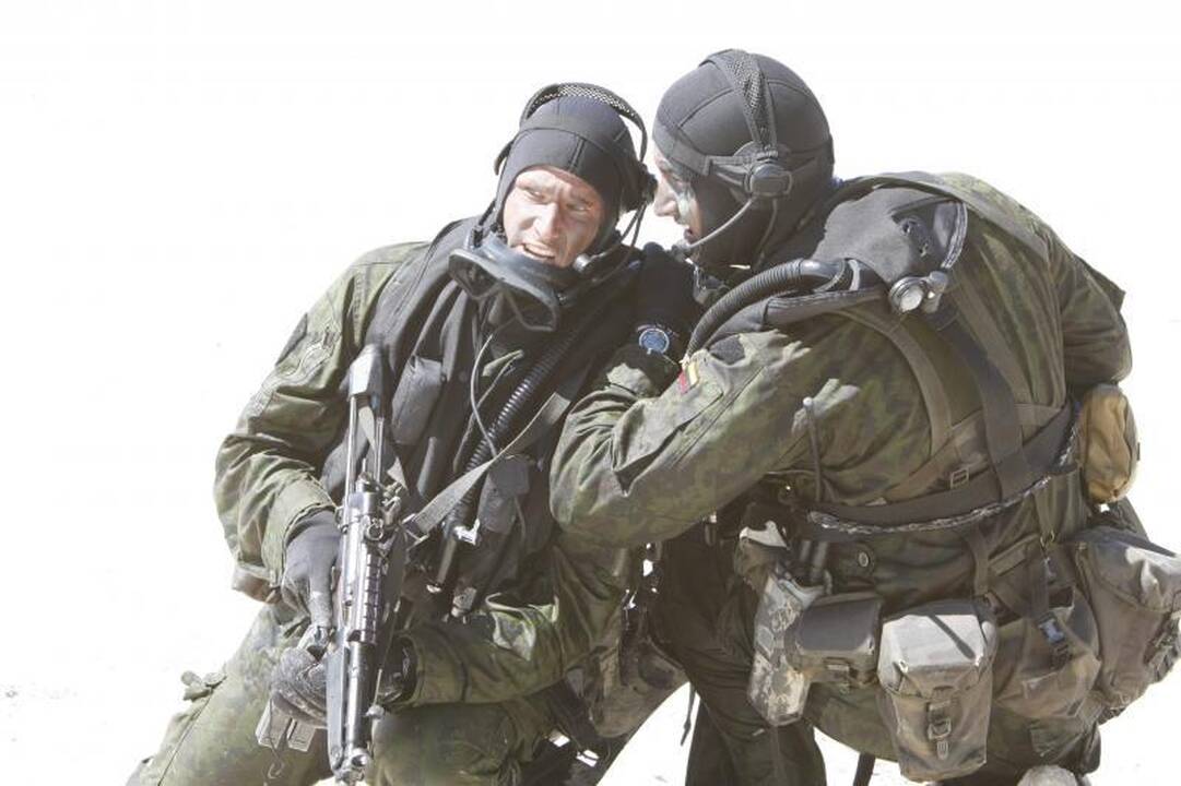 Pratybų metu jūroje aptikti ir sunaikinti tikri sprogmenys