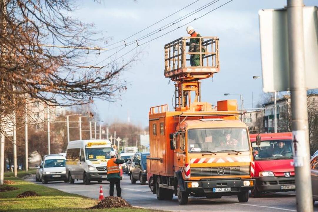 Dėl nutrauktų troleibuso laidų – spūstys K. Baršausko gatvėje