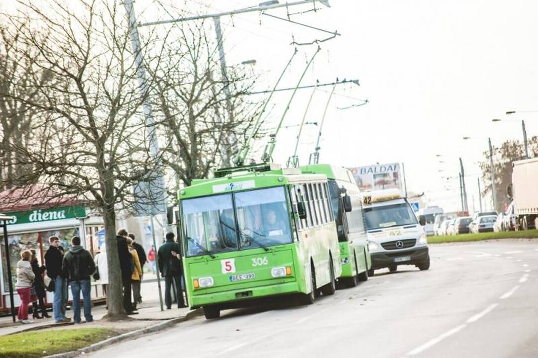 Dėl nutrauktų troleibuso laidų – spūstys K. Baršausko gatvėje