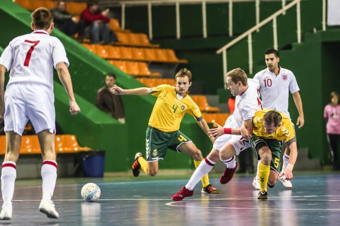 Po atkaklios kovos Lietuvos salės futbolo rinktinė nusileido anglams