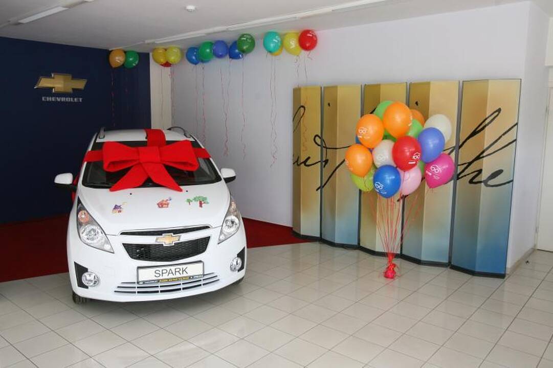 „Chevrolet“ dovana „SOS vaikų kaimui“ – dar vienas automobilis