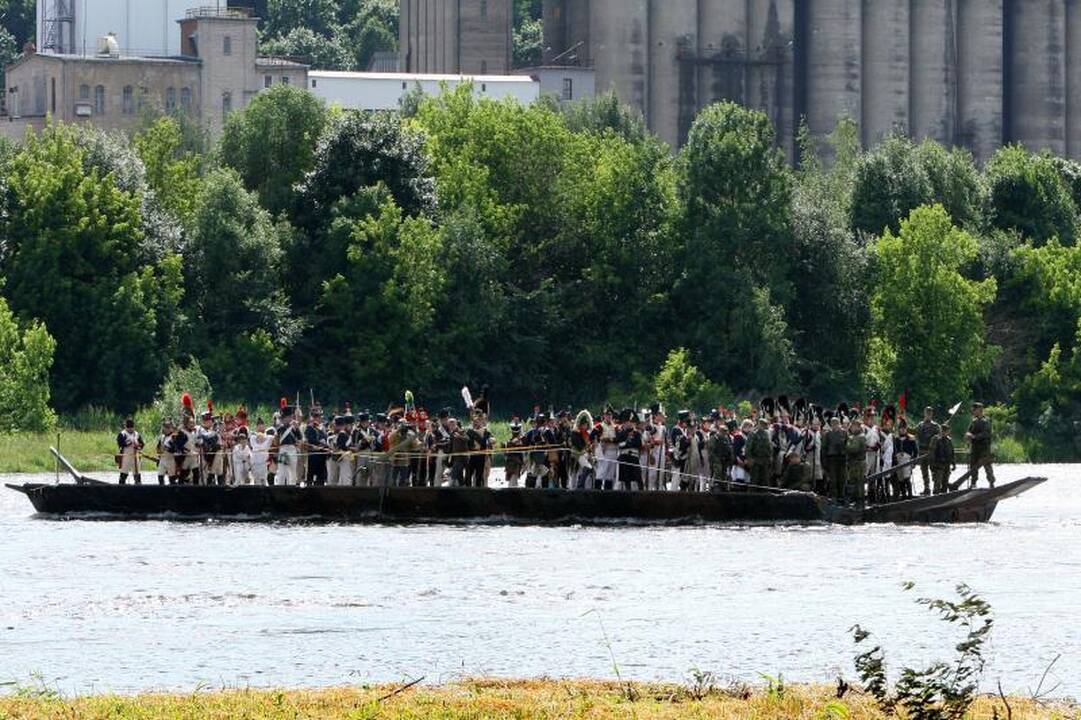 Istorinis žygis atkartotas: Napoleono kariuomenė persikėlė per Nemuną