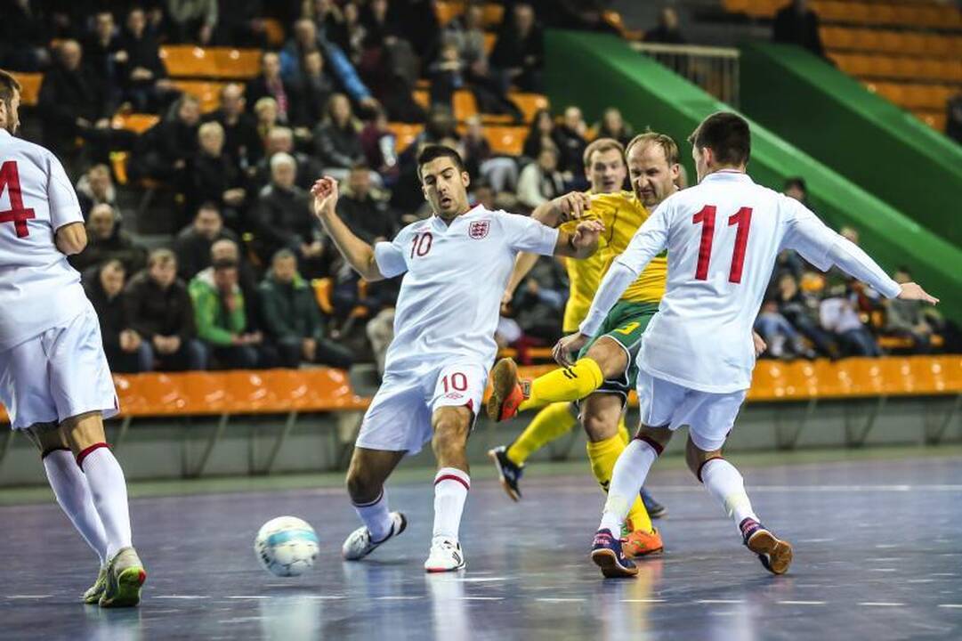 Po atkaklios kovos Lietuvos salės futbolo rinktinė nusileido anglams