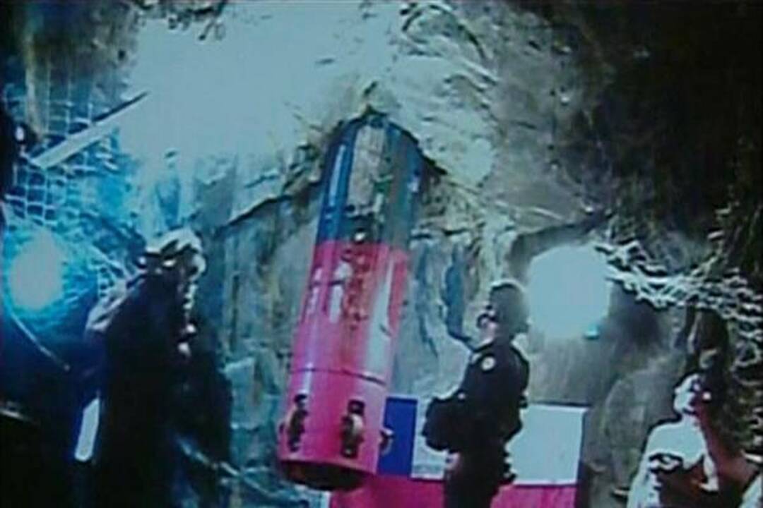 Čilėje pirmieji trys išgelbėti kalnakasiai išleisti iš ligoninės