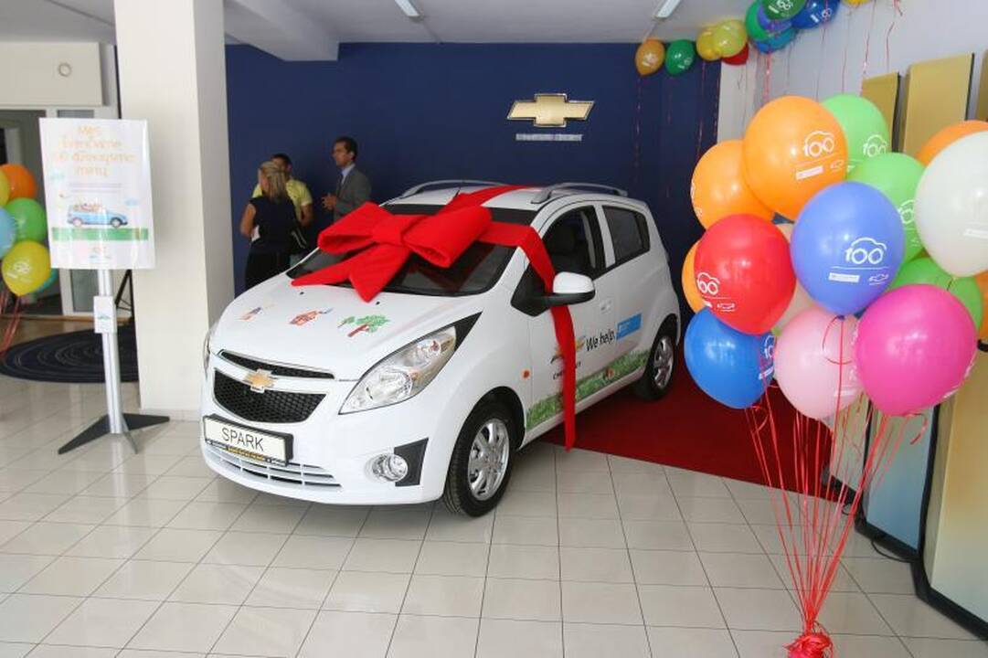„Chevrolet“ dovana „SOS vaikų kaimui“ – dar vienas automobilis