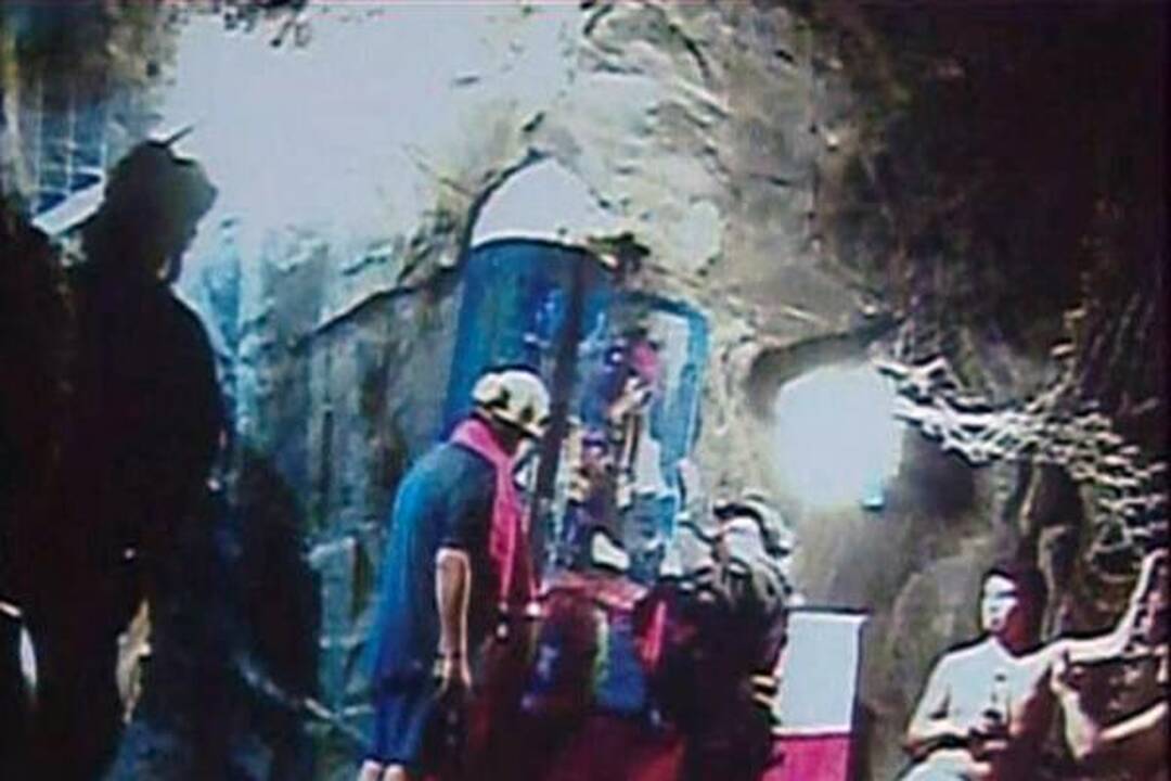 Čilėje pirmieji trys išgelbėti kalnakasiai išleisti iš ligoninės