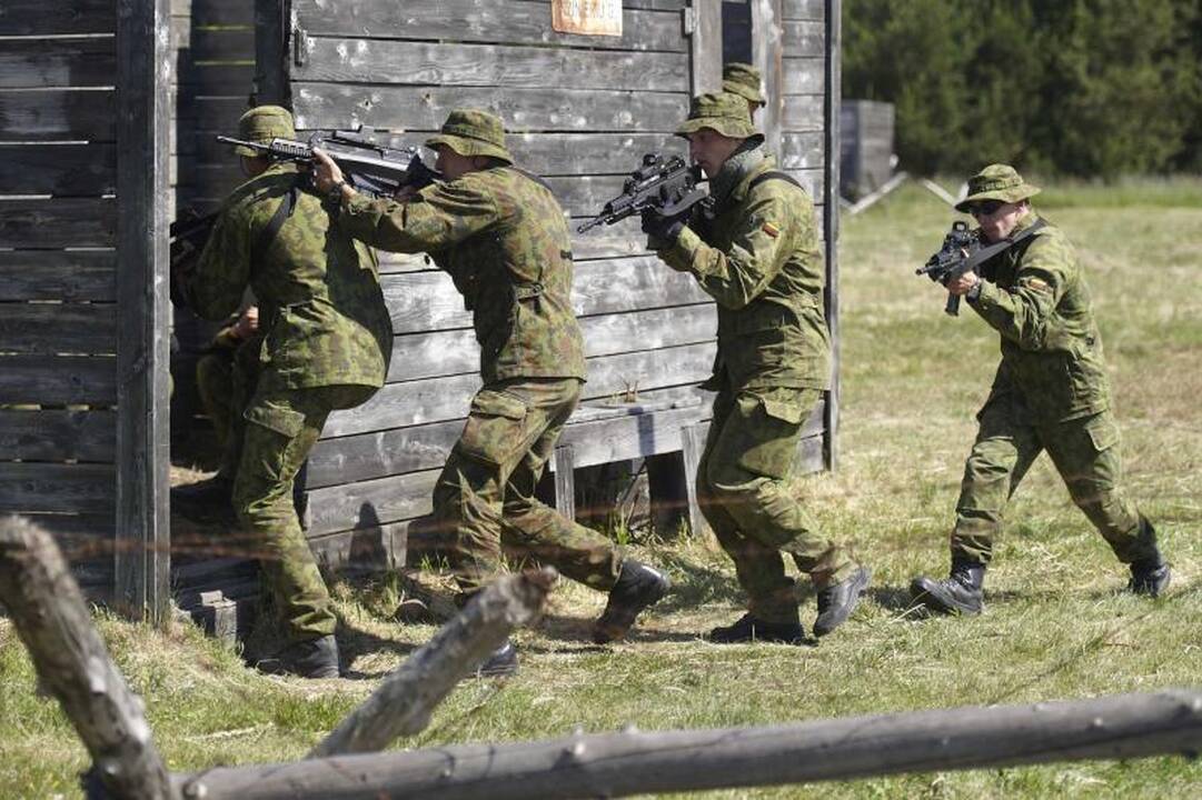 Kairių poligone treniravosi JAV jūrų pėstininkai