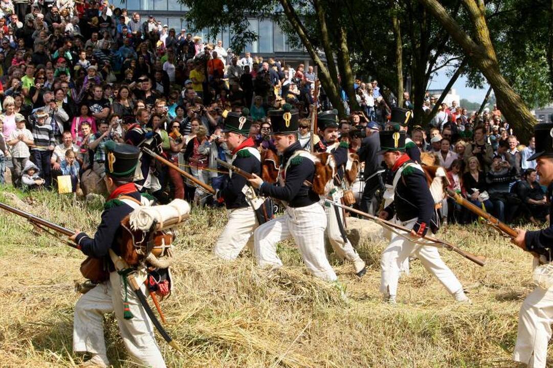 Istorinis žygis atkartotas: Napoleono kariuomenė persikėlė per Nemuną