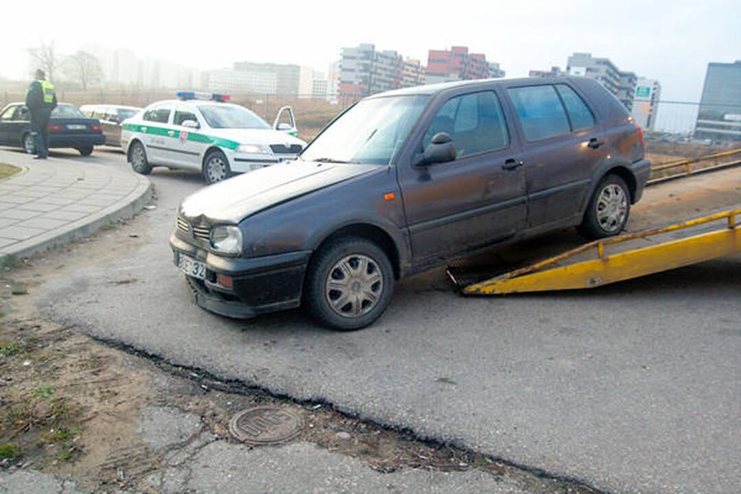 Vilniuje siautėjo girtas golfo vairuotojas
