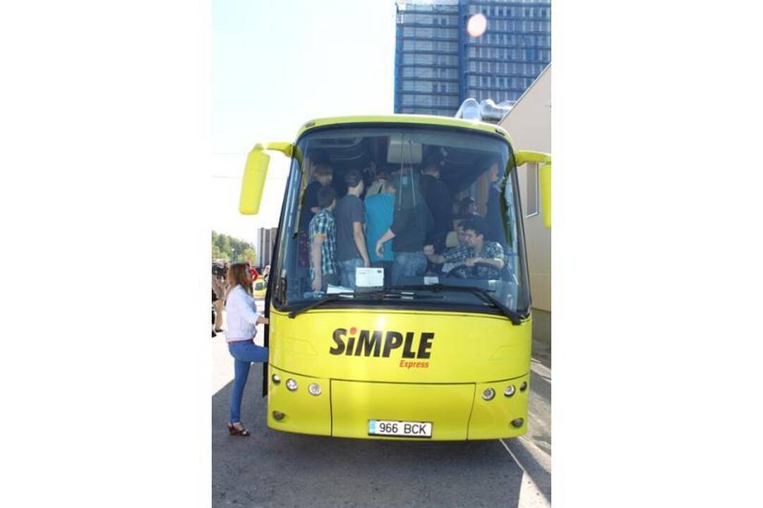Į 54 vietų autobusą tilpo 161 studentas 