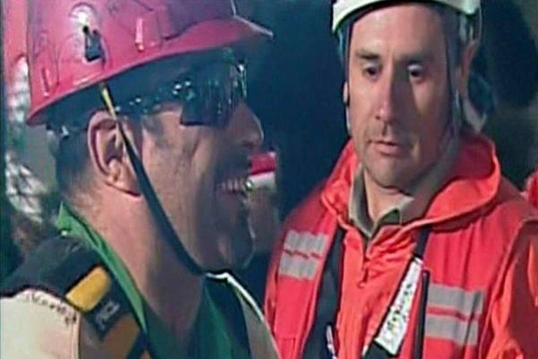 Čilėje pirmieji trys išgelbėti kalnakasiai išleisti iš ligoninės