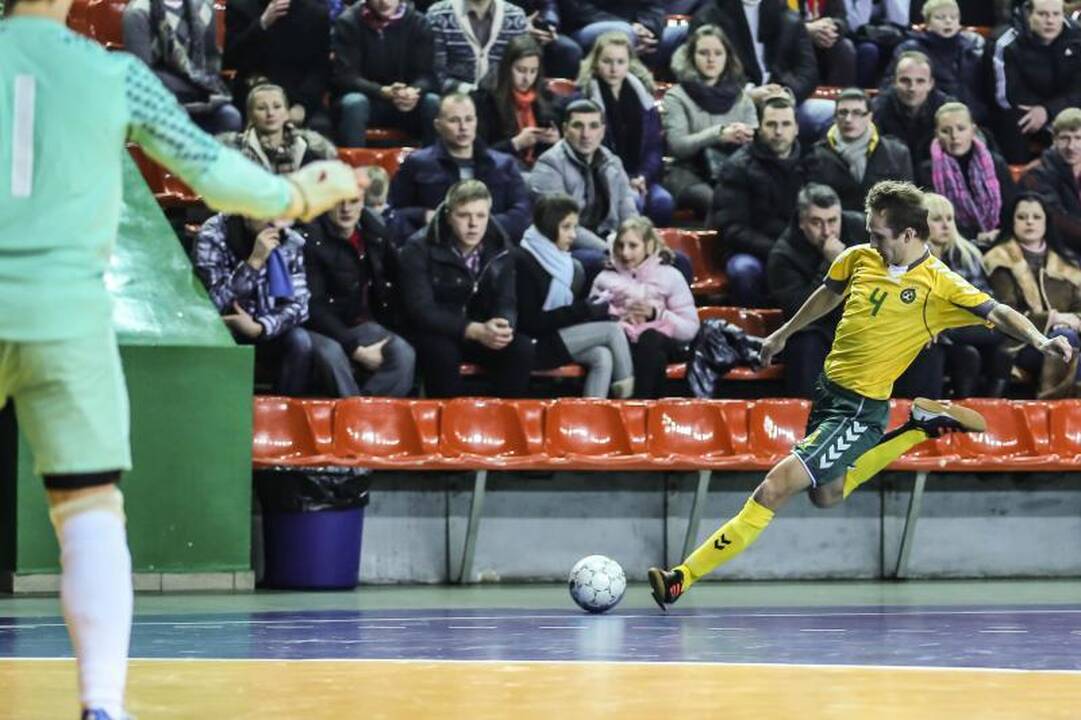 Po atkaklios kovos Lietuvos salės futbolo rinktinė nusileido anglams