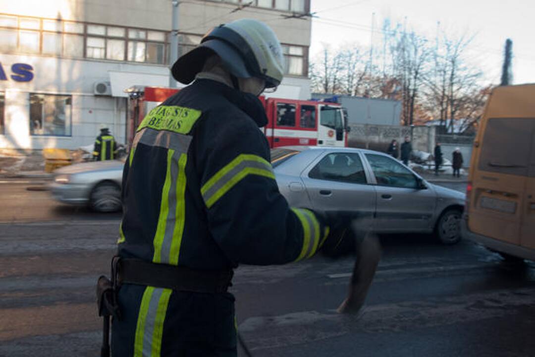 Vilniaus centre degė namas, ugniagesiai išgelbėjo 11 žmonių
