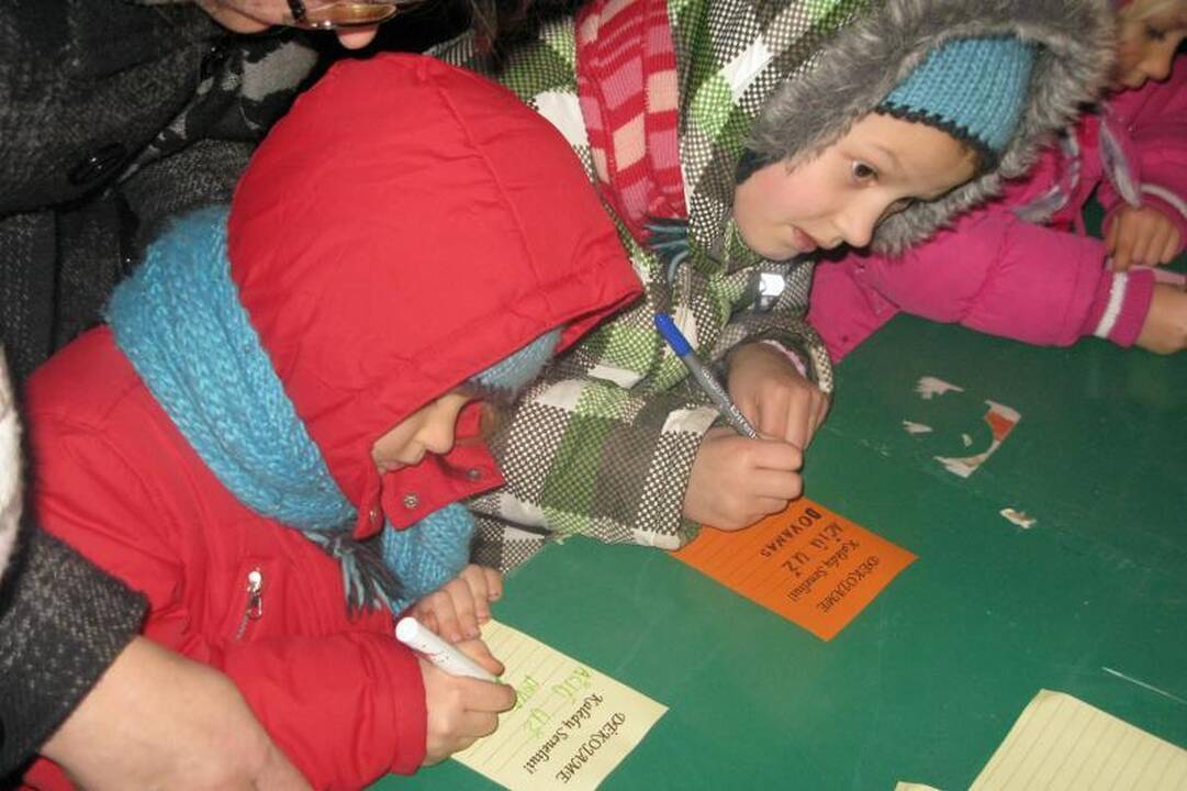Vilniečiai linksmai atsisveikino su Kalėdų eglutėmis