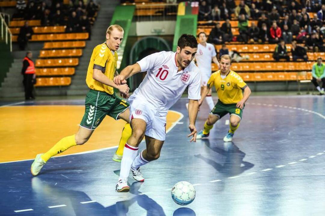 Po atkaklios kovos Lietuvos salės futbolo rinktinė nusileido anglams