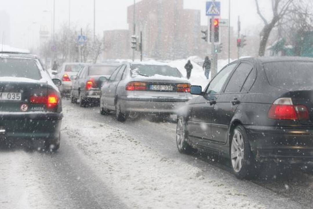Kelininkai įspėja dėl sniego ir plikledžio pavojaus