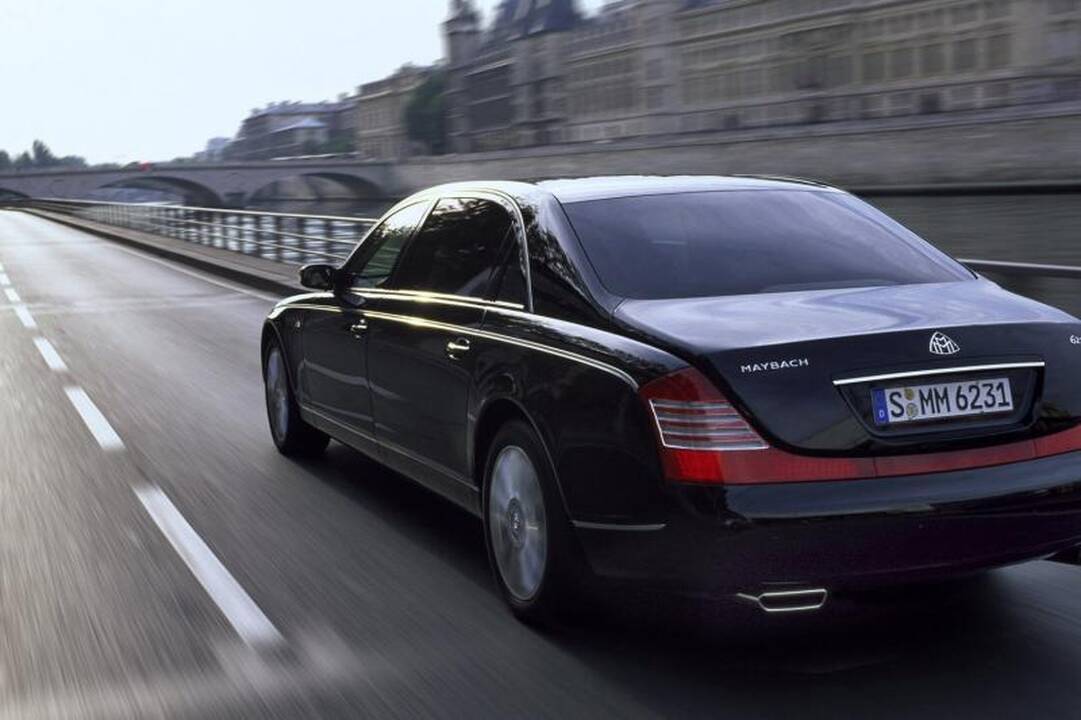 Brangiausių automobilių kainos – kaip butų sostinės Senamiestyje