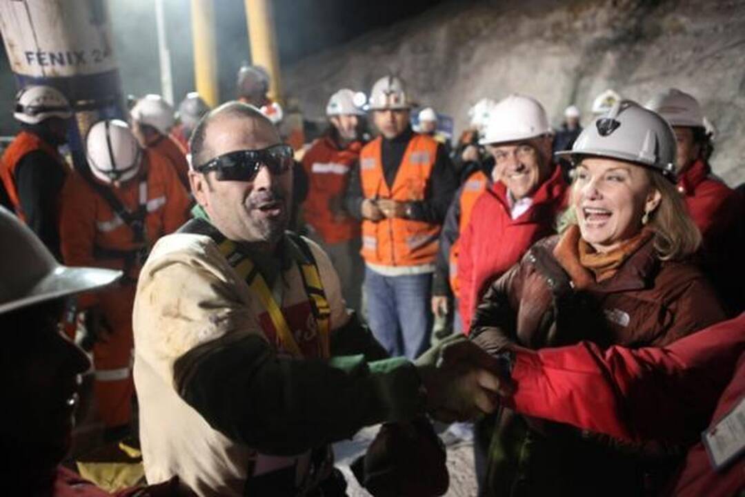 Čilėje pirmieji trys išgelbėti kalnakasiai išleisti iš ligoninės