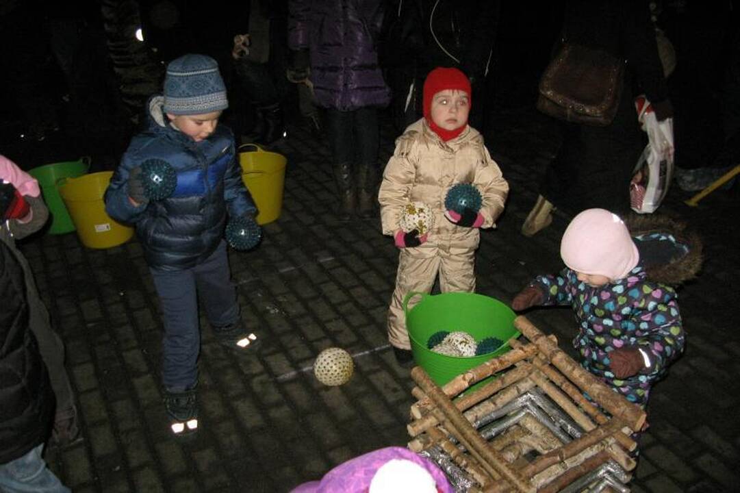 Vilniečiai linksmai atsisveikino su Kalėdų eglutėmis