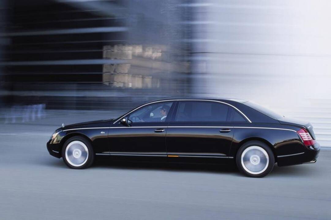 Brangiausių automobilių kainos – kaip butų sostinės Senamiestyje