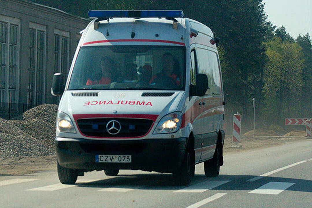 „Humanos“ darbuotojai rankose sprogo petarda