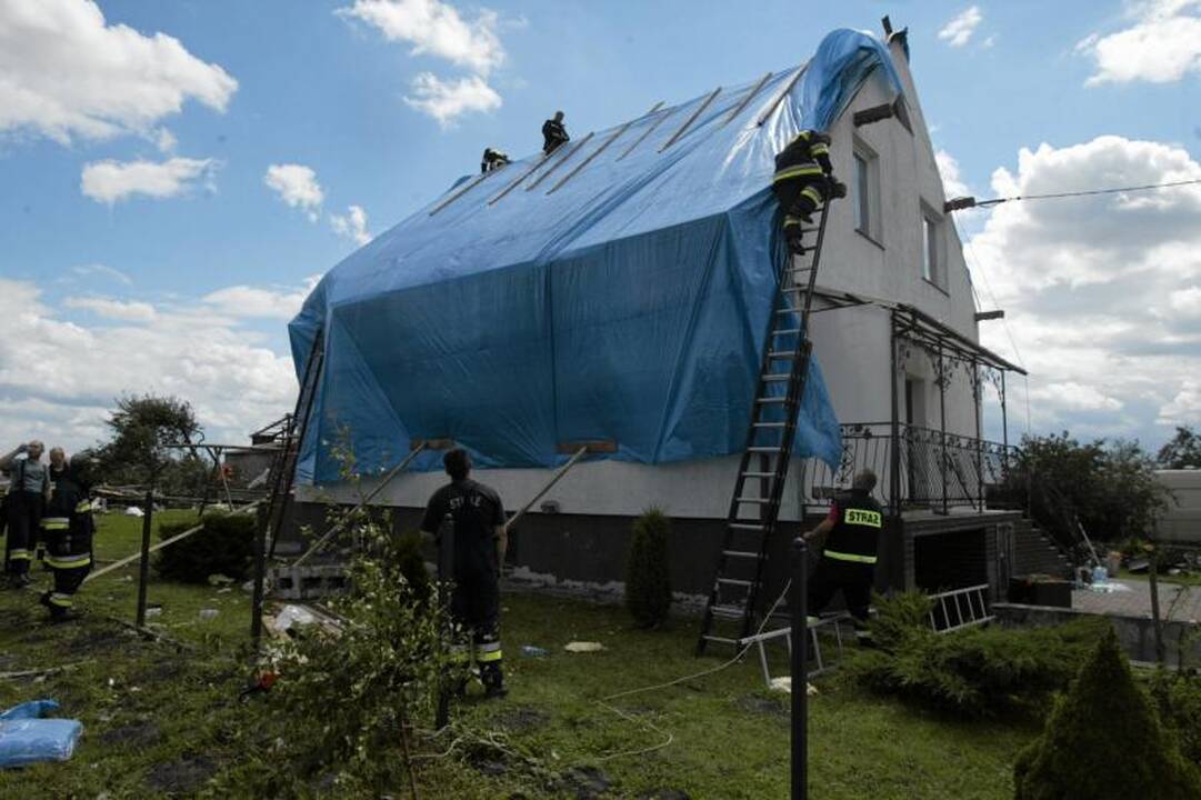 Lenkijoje praūžęs tornadas nuniokojo daugiau nei 100 pastatų