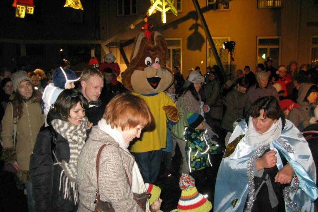 Vilniečiai linksmai atsisveikino su Kalėdų eglutėmis