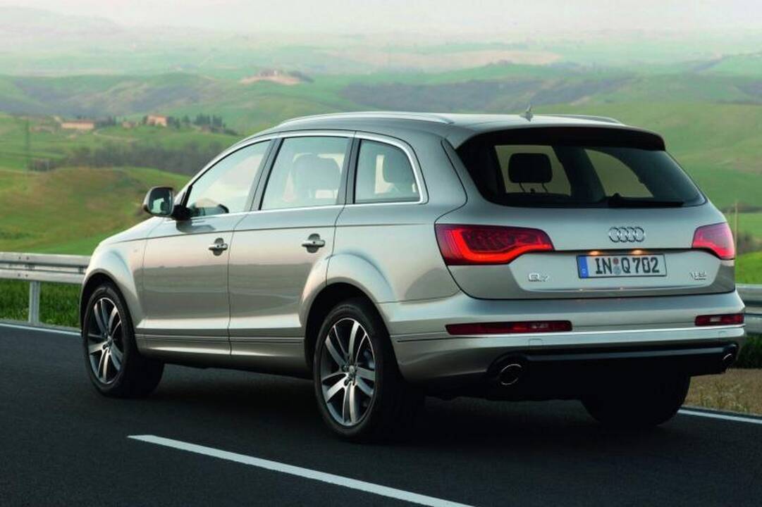 Brangiausių automobilių kainos – kaip butų sostinės Senamiestyje