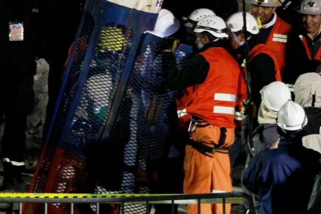 Čilėje pirmieji trys išgelbėti kalnakasiai išleisti iš ligoninės