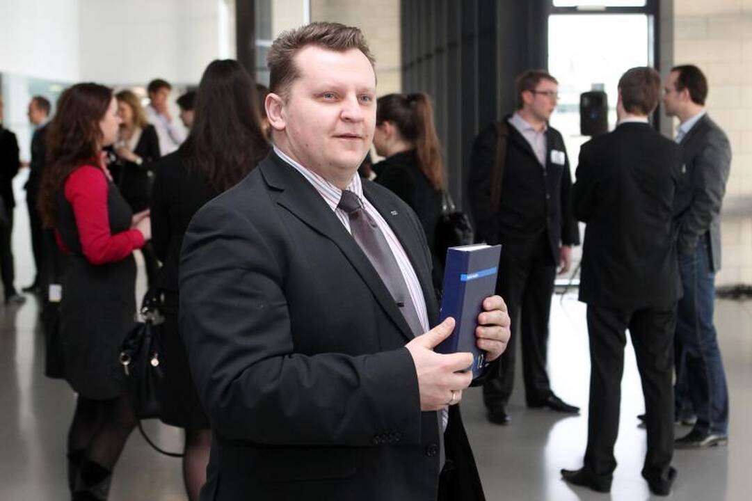 Kontaktų mainai: nuo vizitinės kortelės – iki partnerių