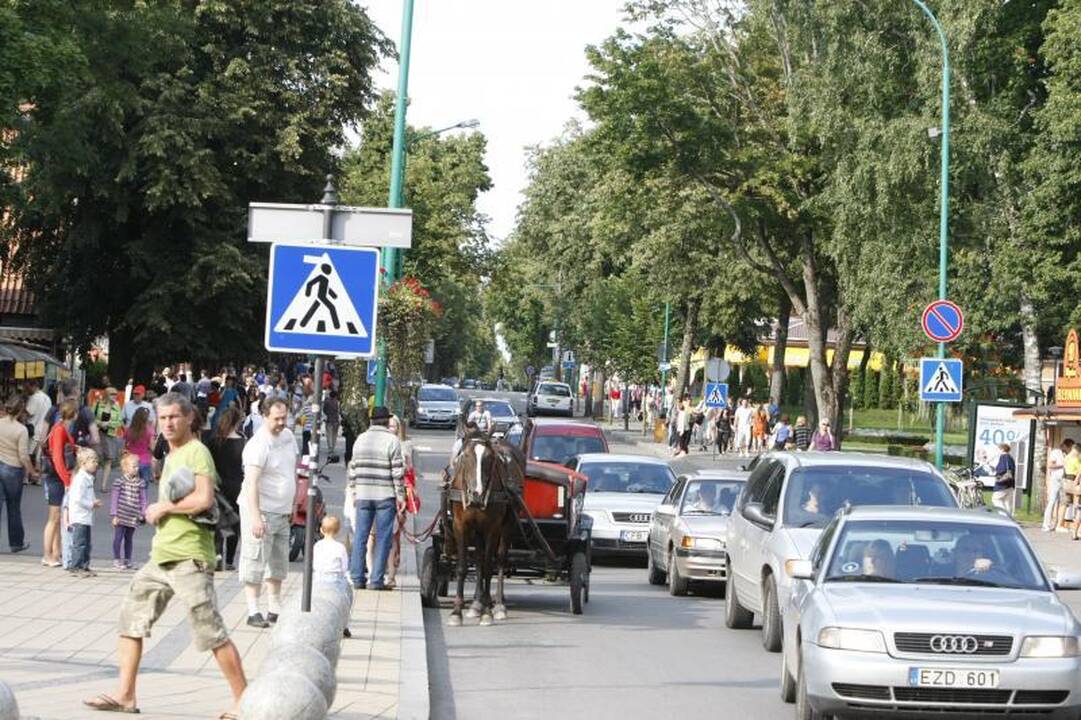 Palangoje – tūkstančiai žmonių