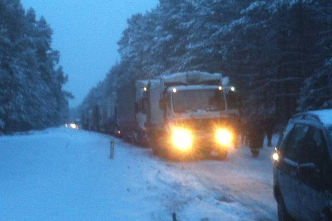 Nemenčinės plente - masinė avarija (eismas atnaujintas 17:20)