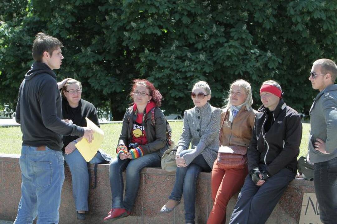 Kuris iš gražuoliukų bus pasirinktas seksualiai „Armani“ reklamai?