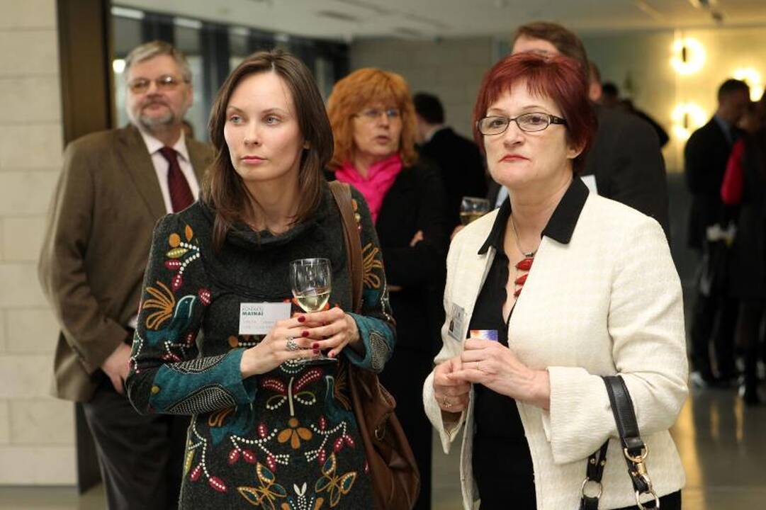 Kontaktų mainai: nuo vizitinės kortelės – iki partnerių