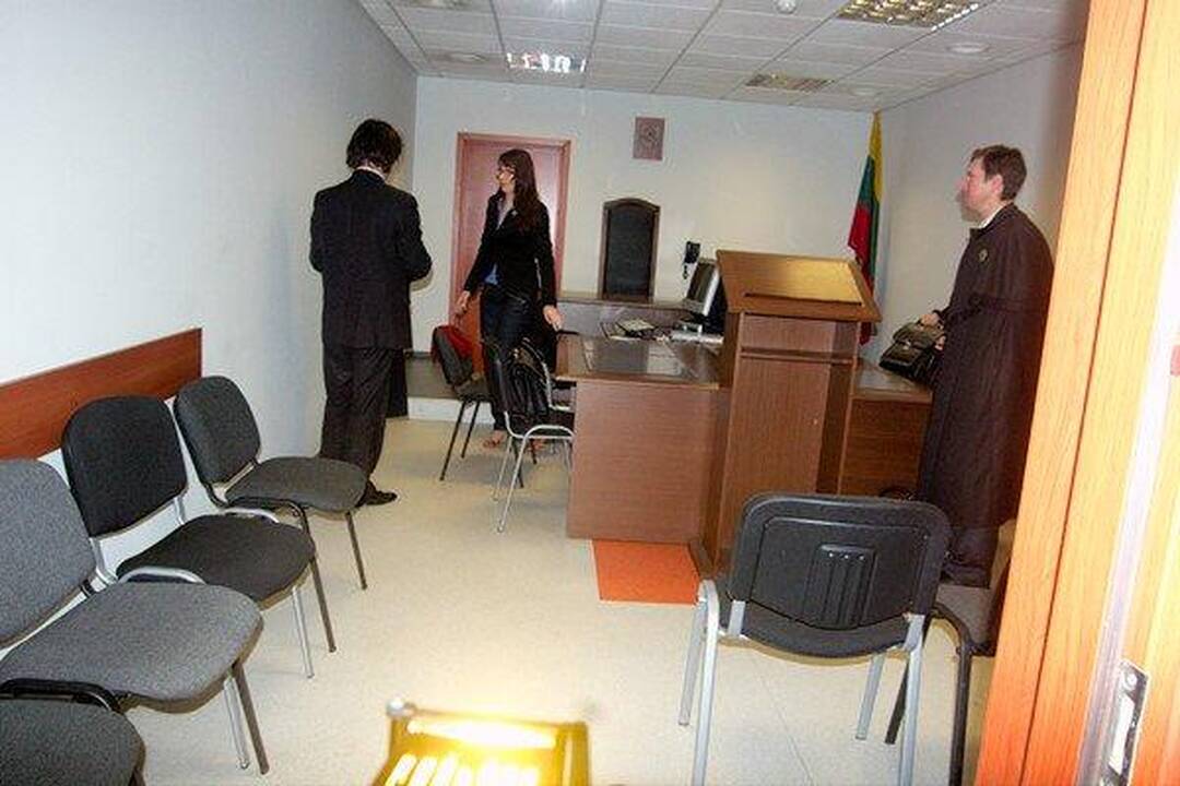 Nuteisti merginą greitosios pagalbos automobilyje išžaginę vyrai (papildyta)