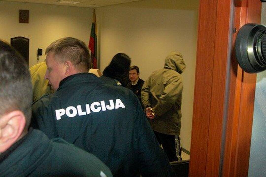 Nuteisti merginą greitosios pagalbos automobilyje išžaginę vyrai (papildyta)