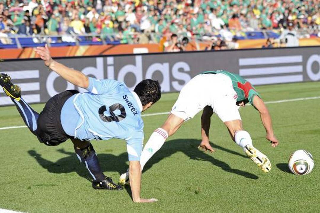 A grupė: Prancūzija – PAR 1:2 ir Meksika – Urugvajus 0:1