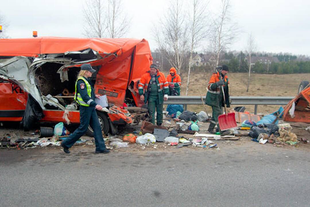 Vilniaus pakraštyje visureigis rėžėsi į kelininkų mašiną