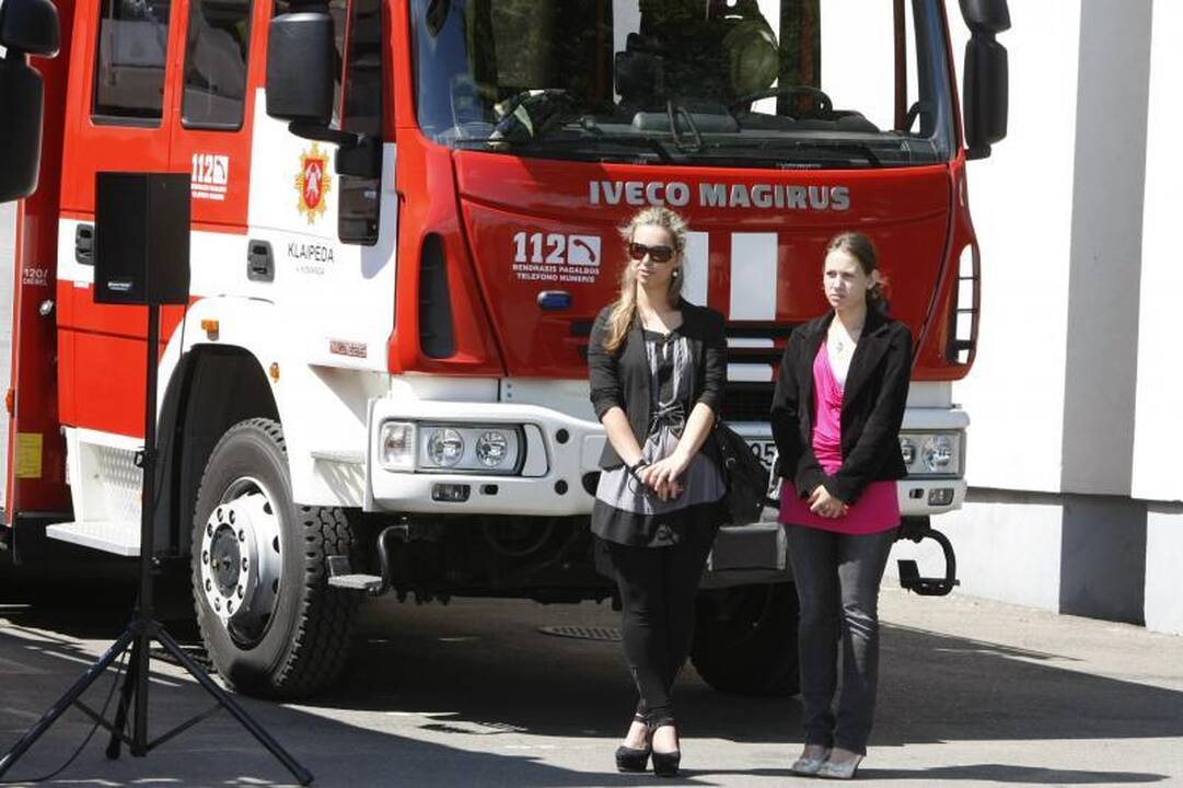 Klaipėdoje apdovanoti durpyno gaisro gesinime pasižymėję ugniagesiai