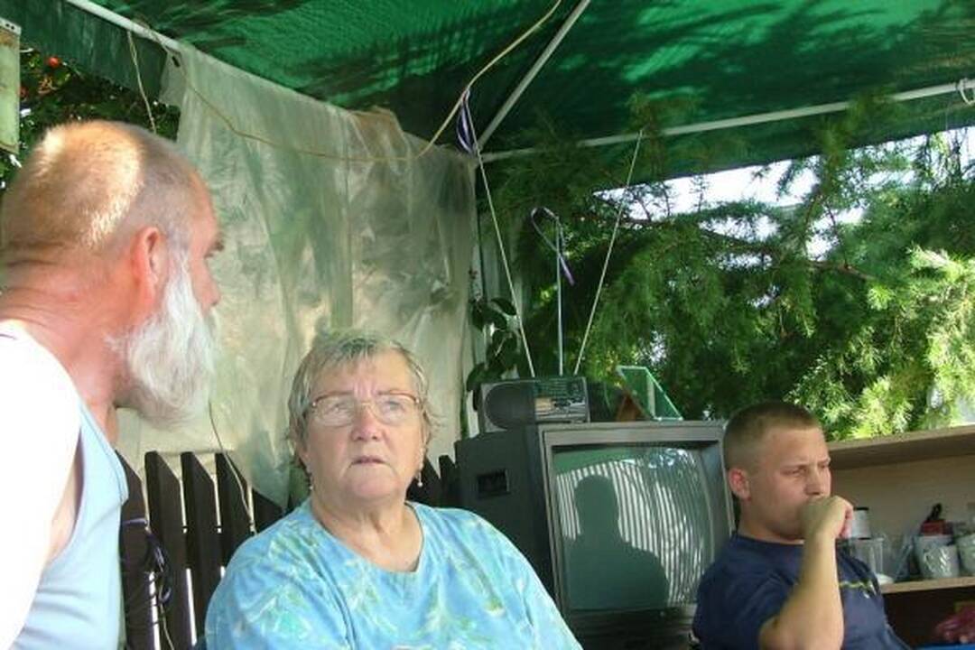 Venckų namų sergėtojai nesitraukia ir per kaitrą