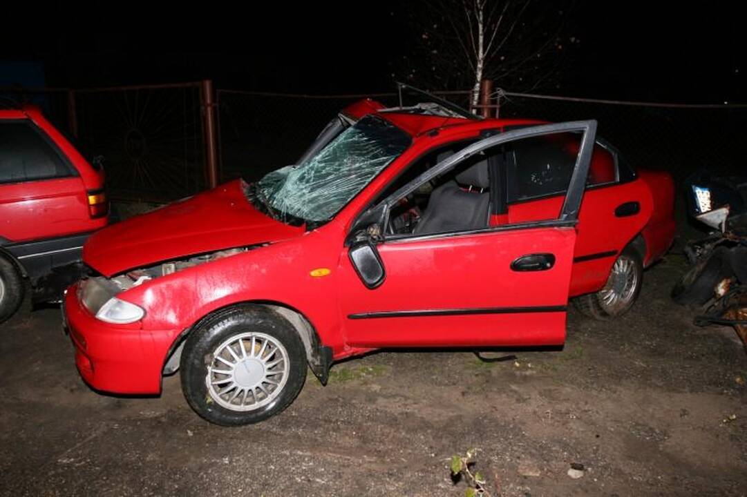 Molėtų rajone sūnaus sukeltoje avarijoje žuvo jo tėvas ir motina