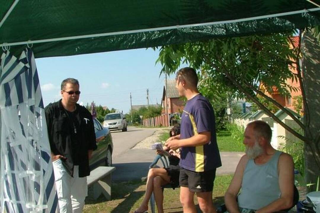 Venckų namų sergėtojai nesitraukia ir per kaitrą