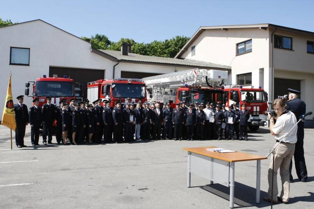 Klaipėdoje apdovanoti durpyno gaisro gesinime pasižymėję ugniagesiai