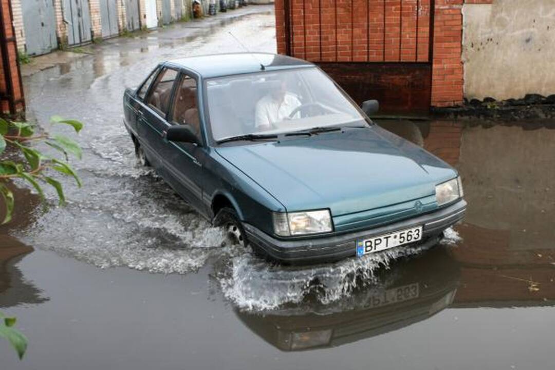 Panevėžyje per liūtį apsemtos centrinės miesto gatvės