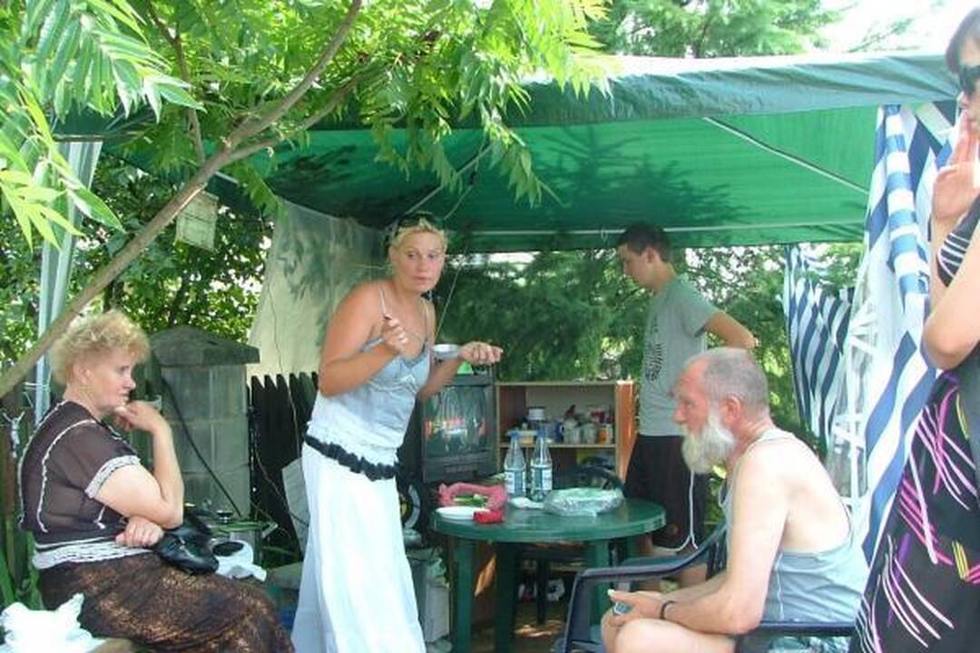 Venckų namų sergėtojai nesitraukia ir per kaitrą